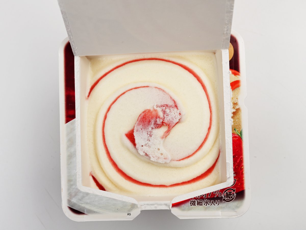 爽 贅沢濃味バニラ 甘熟濃苺ソースたっぷり 4