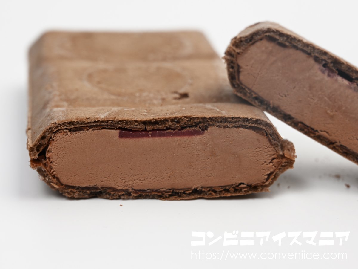 ストロベリーソース入りチョコレートモナカ 3