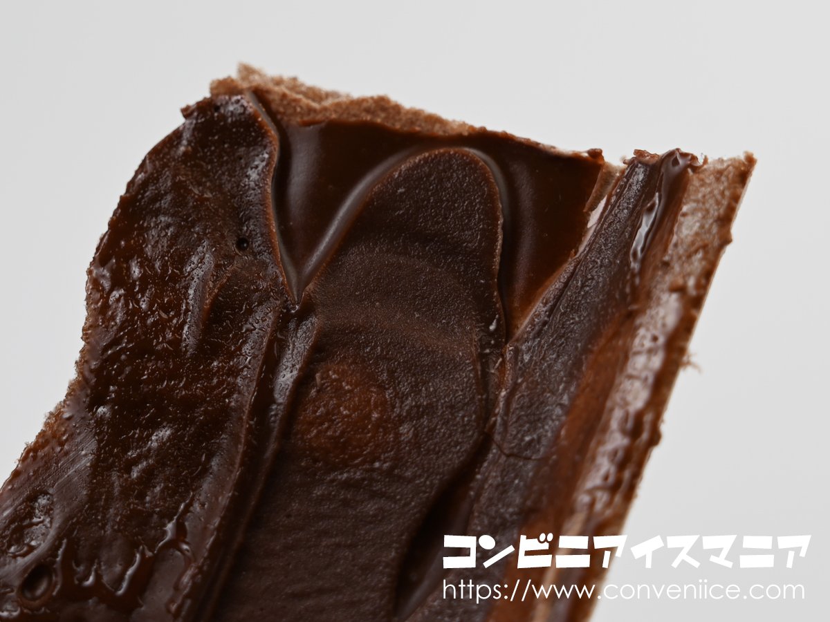 ストロベリーソース入りチョコレートモナカ 5
