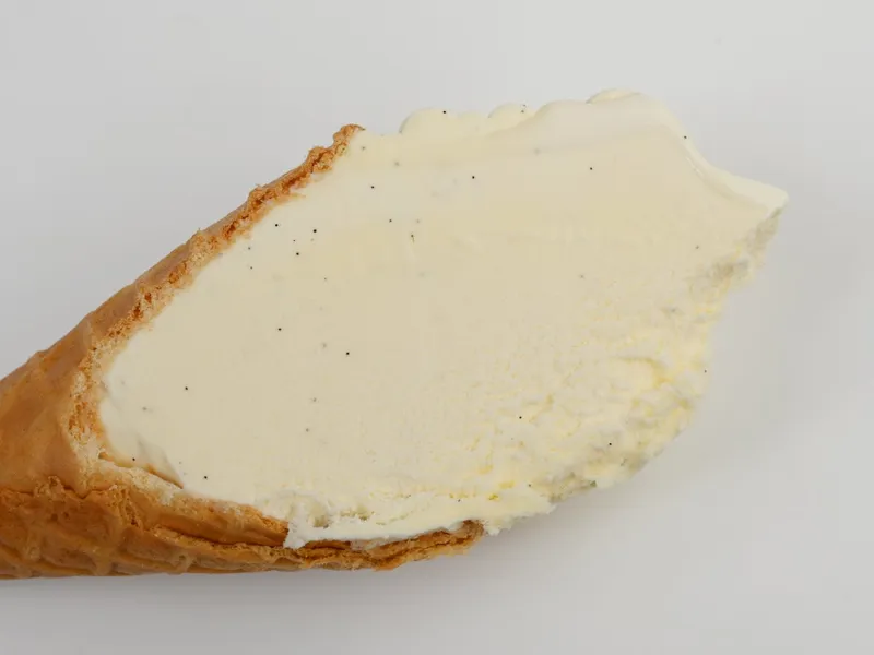 金のアイス ワッフルコーン マダガスカルバニラ 6